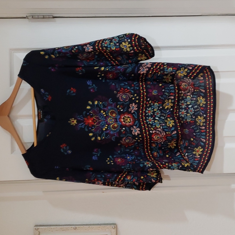 Reneec. Navy Blouse size Medium